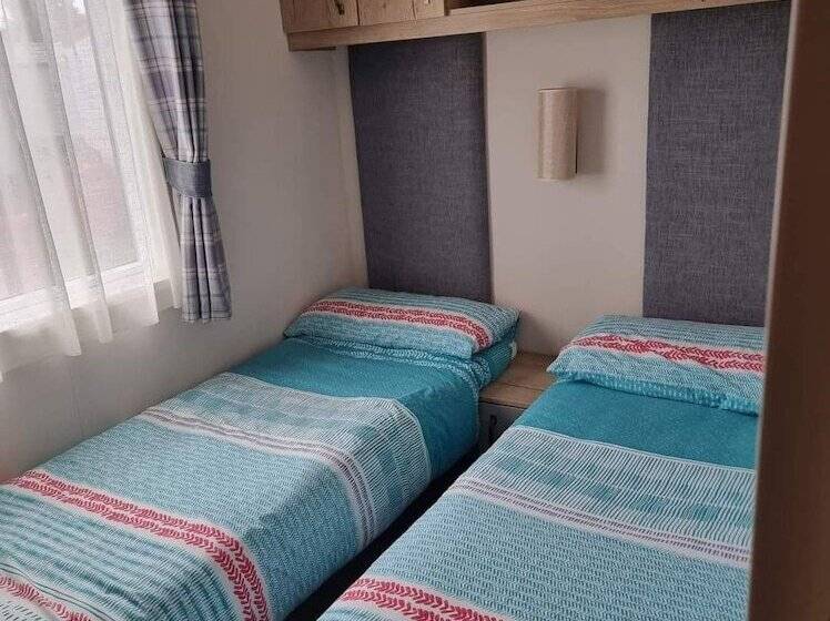 Stunning 2 Bed Caravan In Prestatyn Dog Friendly