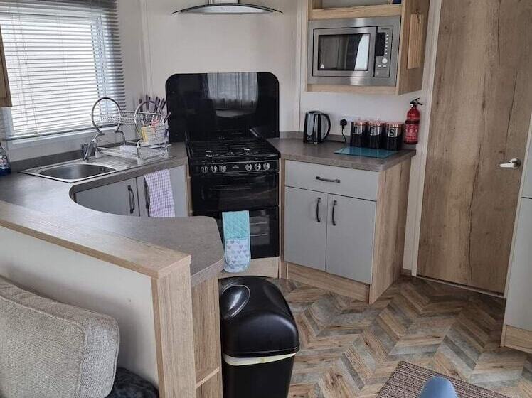 Stunning 2 Bed Caravan In Prestatyn Dog Friendly