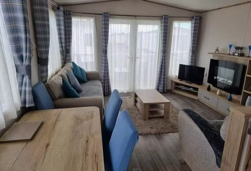 Stunning 2 Bed Caravan In Prestatyn Dog Friendly