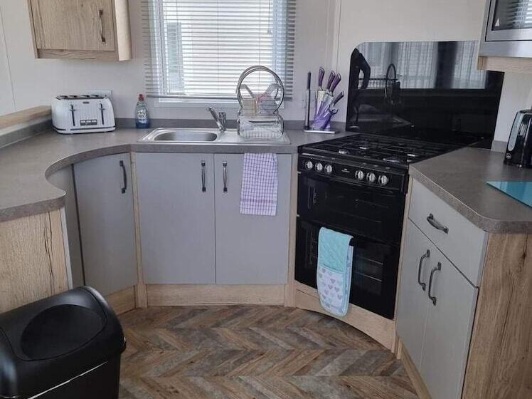 Stunning 2 Bed Caravan In Prestatyn Dog Friendly