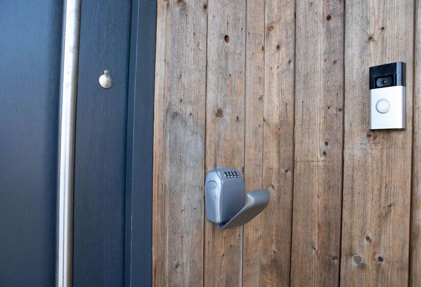 فندق Houseboat Eleuthera