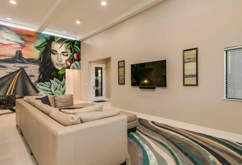 Luxe 4 Bdrm W/pool And Spa On Golf Course Lot!