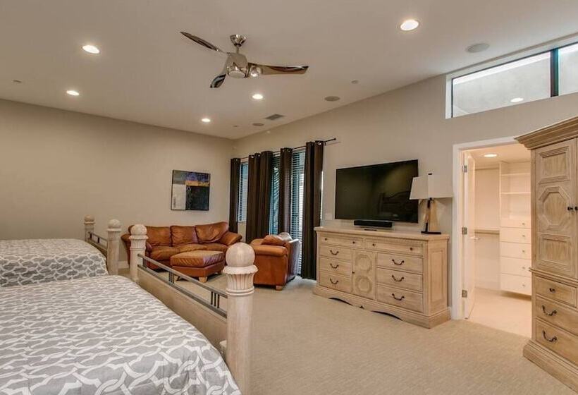 Luxe 4 Bdrm W/pool And Spa On Golf Course Lot!