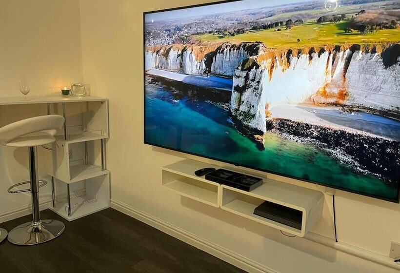 إقامة Charming 2 Bed Terraced Home In Dartford