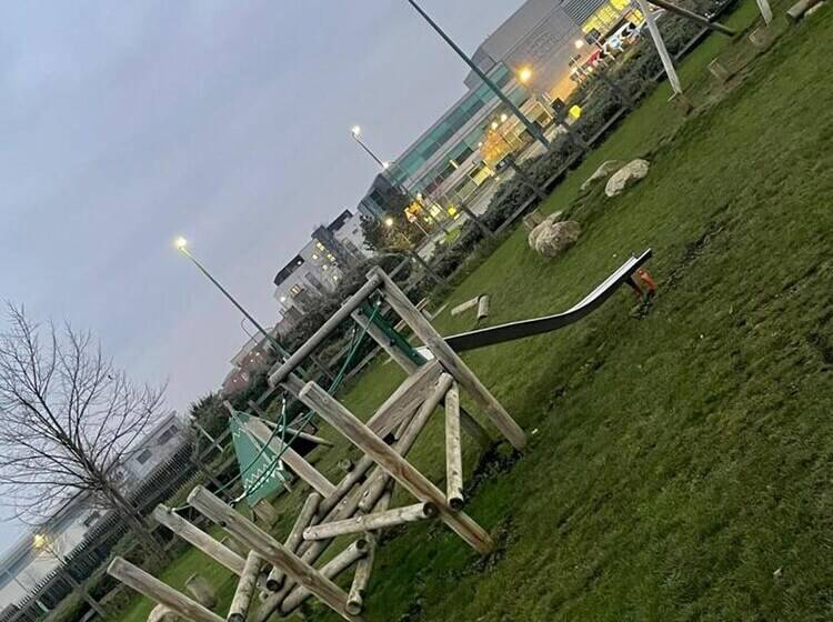 إقامة Charming 2 Bed Terraced Home In Dartford