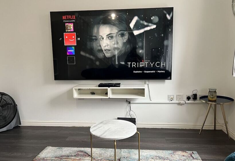 إقامة Charming 2 Bed Terraced Home In Dartford