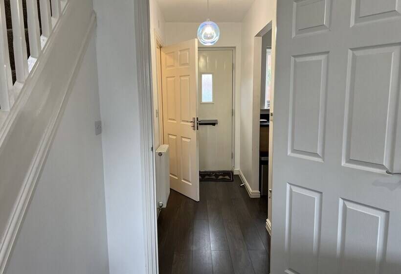 إقامة Charming 2 Bed Terraced Home In Dartford