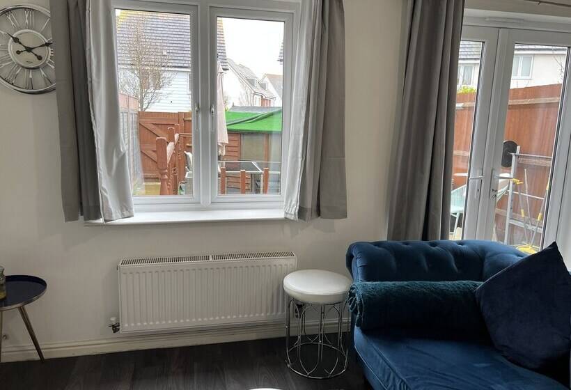 إقامة Charming 2 Bed Terraced Home In Dartford