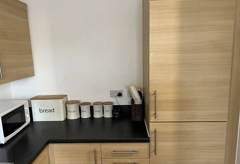 إقامة Charming 2 Bed Terraced Home In Dartford