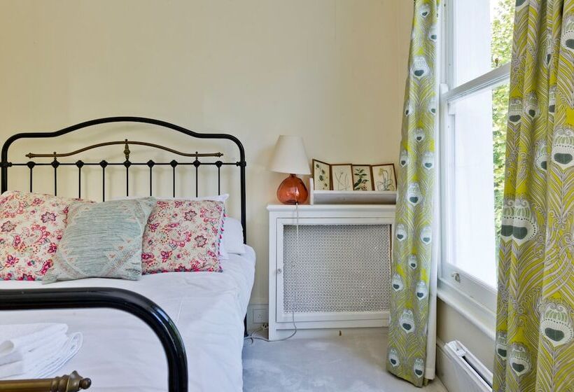 Spacious Family House With Garden Near Battersea Park By Underthedoormat