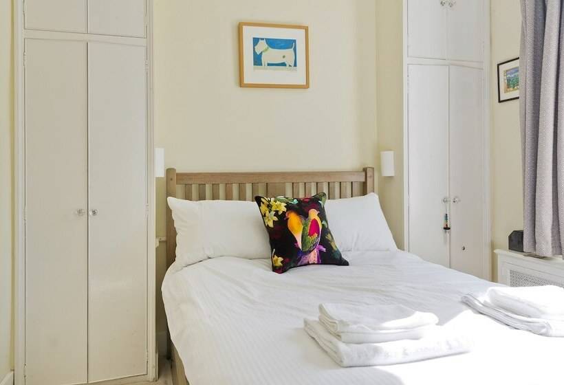 Spacious Family House With Garden Near Battersea Park By Underthedoormat