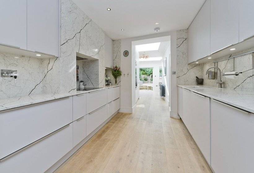Spacious Family House With Garden Near Battersea Park By Underthedoormat