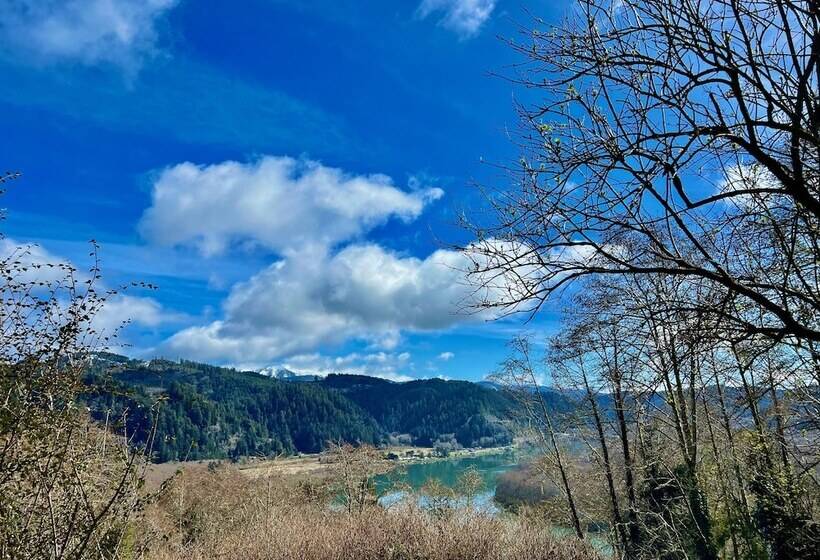 The Historic Requa Inn