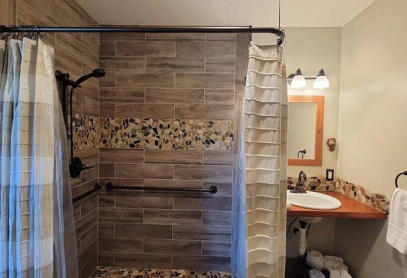 The Historic Requa Inn