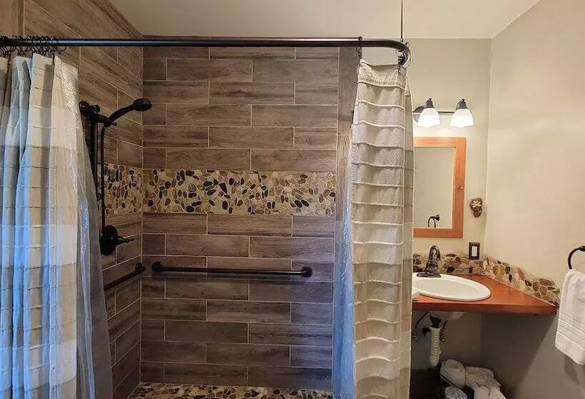 The Historic Requa Inn