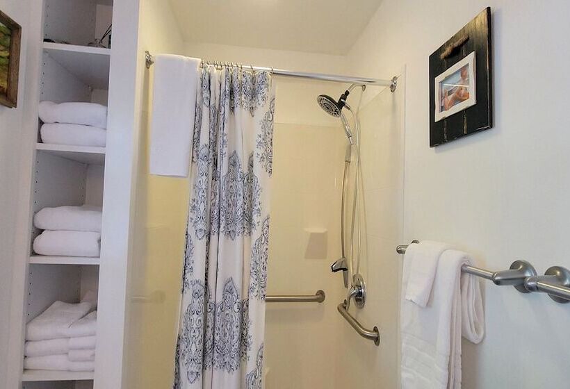 The Historic Requa Inn