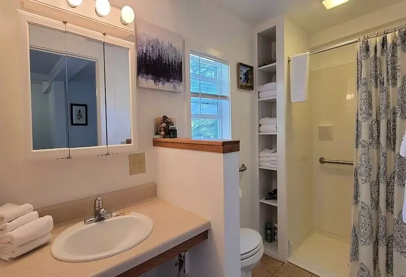 The Historic Requa Inn