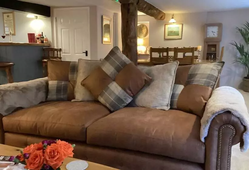 The Snuggery A Cosy Country Cottage