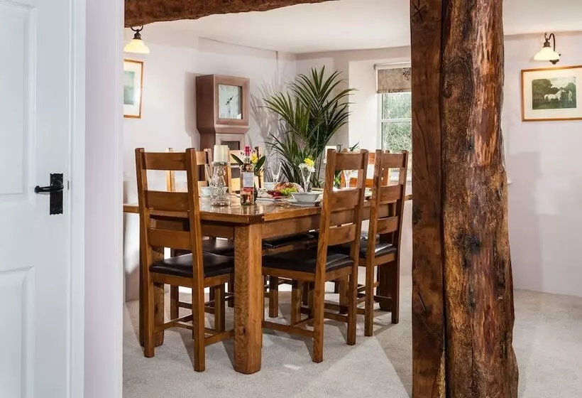 The Snuggery A Cosy Country Cottage