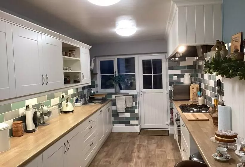 The Snuggery A Cosy Country Cottage