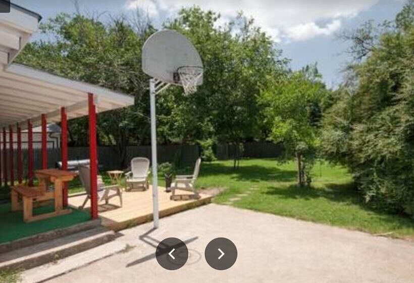 Wild Wild West Backpackers Hostel