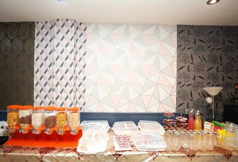 Acorn Lodge Hotel Gatwick & Parking