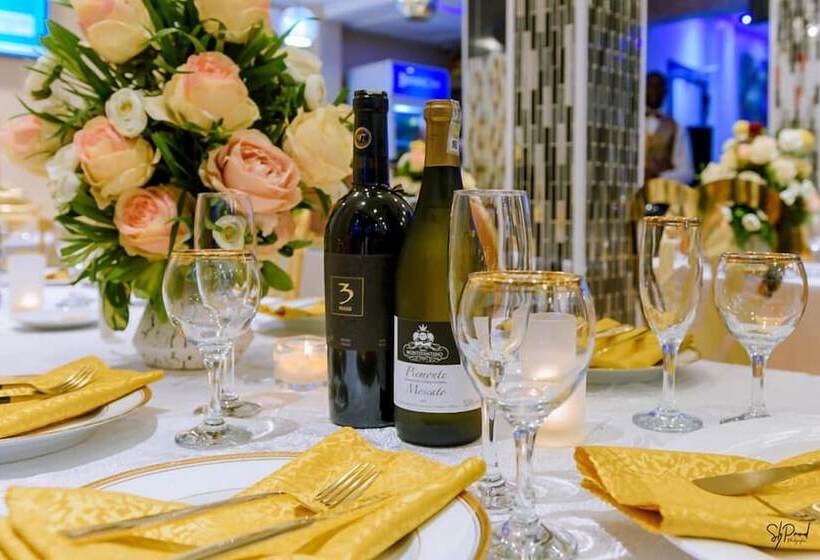 هتل Hôtel La Principauté Douala Bonapriso