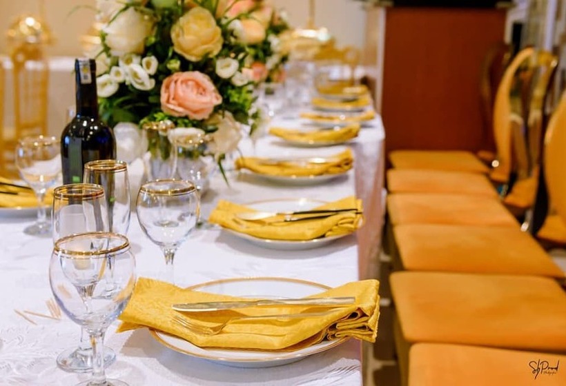 هتل Hôtel La Principauté Douala Bonapriso