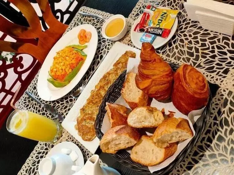 هتل Hôtel La Principauté Douala Bonapriso