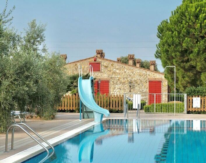 Residence A Vada Con Piscina