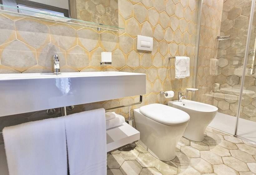 Residence A Vada Con Piscina