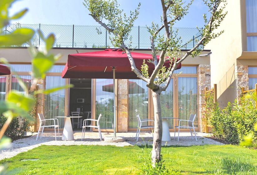 Residence A Vada Con Piscina