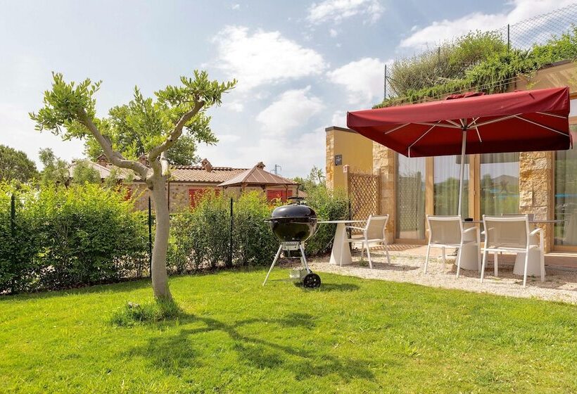 Residence A Vada Con Piscina