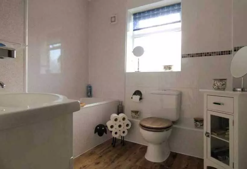 Residenssi Bungalow By The Beach, Sleeps 6, Snowdonia, Wales