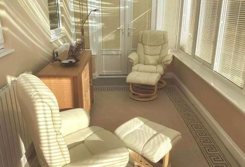 Residenssi Bungalow By The Beach, Sleeps 6, Snowdonia, Wales