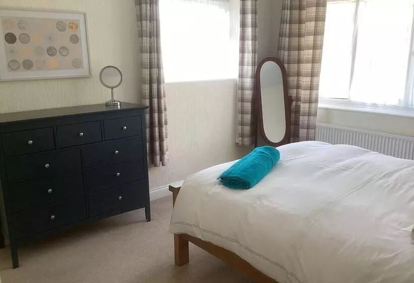 Residenssi Bungalow By The Beach, Sleeps 6, Snowdonia, Wales