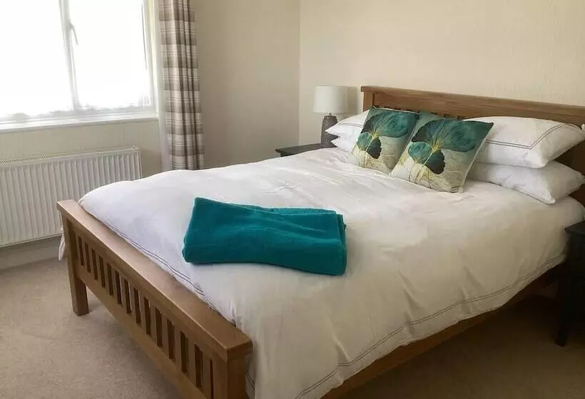 Residenssi Bungalow By The Beach, Sleeps 6, Snowdonia, Wales