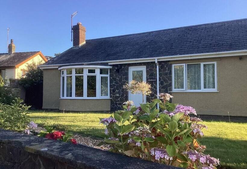 إقامة Bungalow By The Beach, Sleeps 6, Snowdonia, Wales