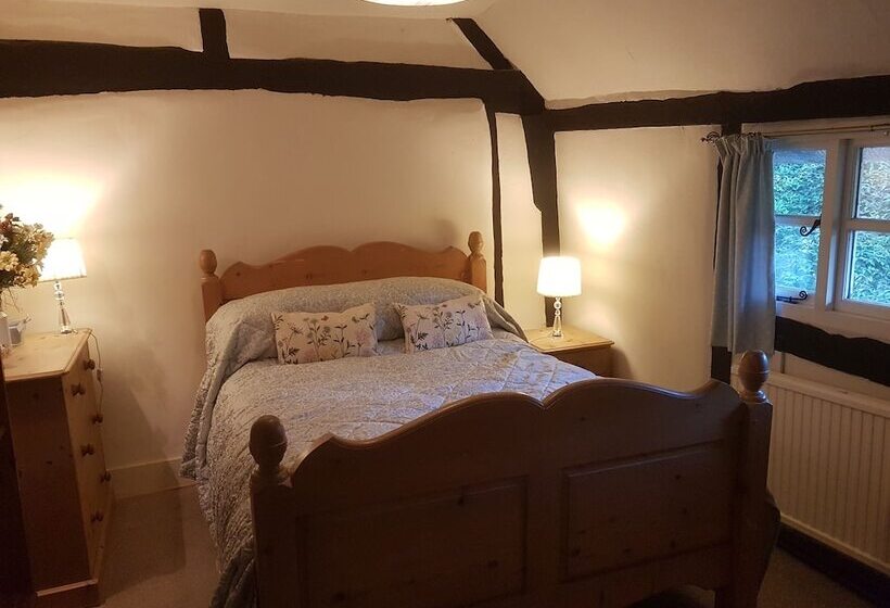레지던스 Delightful 3 Bed Thatched Cottage Near Winchester