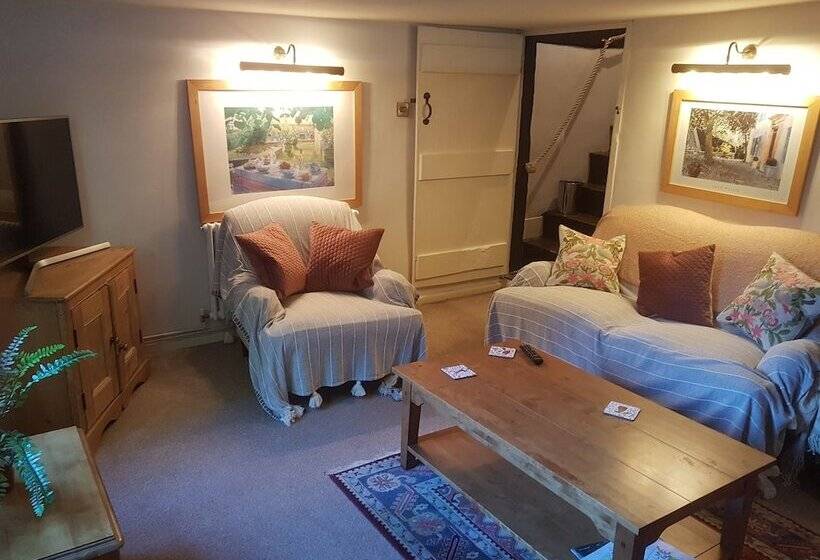 레지던스 Delightful 3 Bed Thatched Cottage Near Winchester