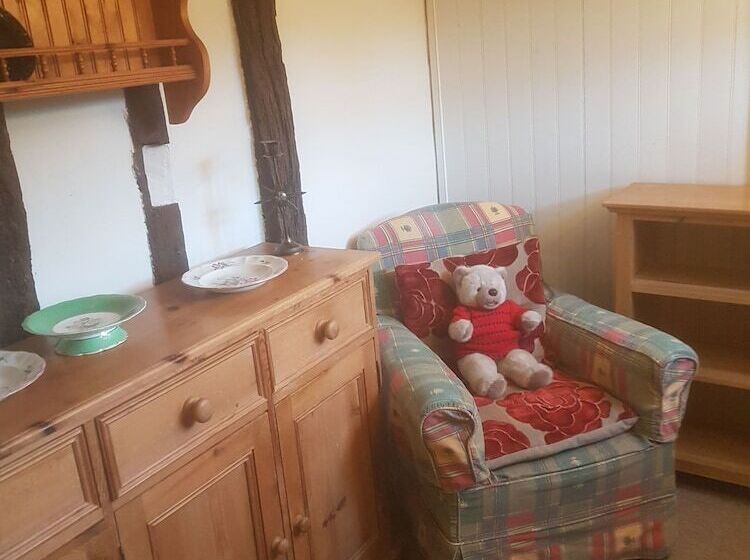 레지던스 Delightful 3 Bed Thatched Cottage Near Winchester