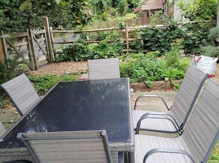 레지던스 Delightful 3 Bed Thatched Cottage Near Winchester