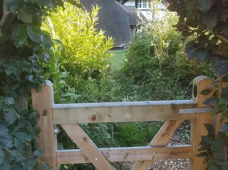 Residenssi Delightful 3 Bed Thatched Cottage Near Winchester