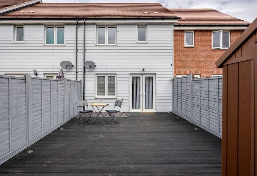 レジデンス Lovely 2 Bed House With 2 Bathrooms In Dartford