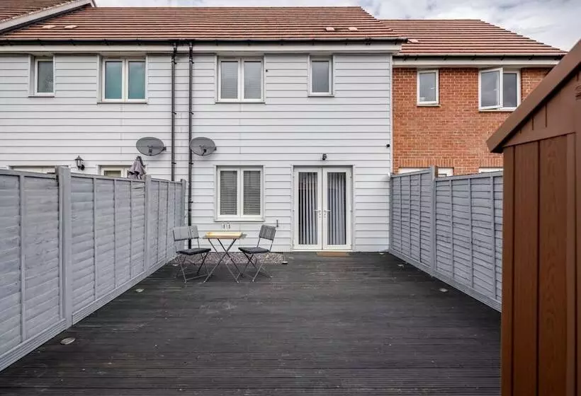 レジデンス Lovely 2 Bed House With 2 Bathrooms In Dartford