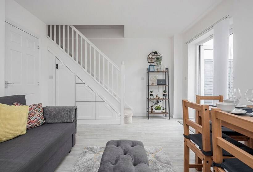 レジデンス Lovely 2 Bed House With 2 Bathrooms In Dartford