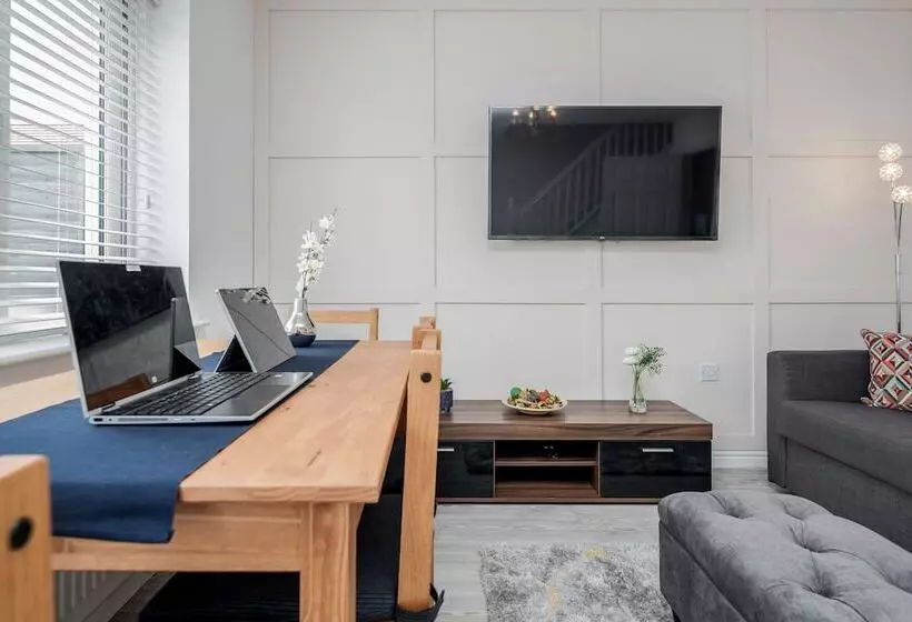 レジデンス Lovely 2 Bed House With 2 Bathrooms In Dartford