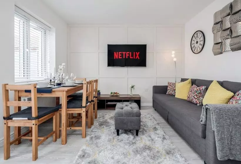 レジデンス Lovely 2 Bed House With 2 Bathrooms In Dartford