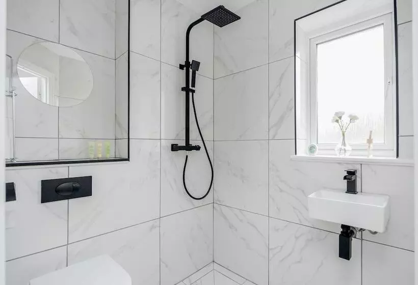 レジデンス Lovely 2 Bed House With 2 Bathrooms In Dartford