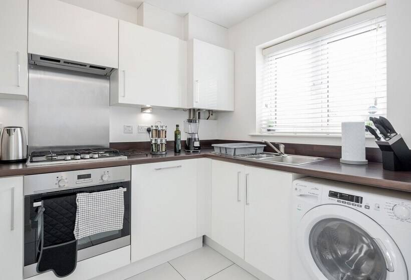 レジデンス Lovely 2 Bed House With 2 Bathrooms In Dartford